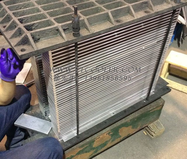 ���̰���